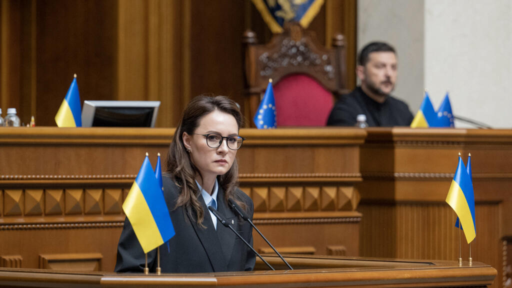 فضيحة كبرى.. "الفساد" يطيح بوزيرين في أوكراني